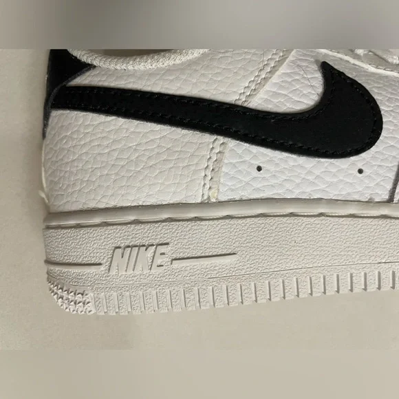 NWT Nike Force 1 Youth Size 2 Black & White Sneakers shoes - Picture 8 of 15